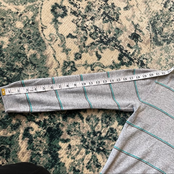 DC Gray with Green/Black Stripes Crew Neck Sweater Size Small - Picture 10 of 12